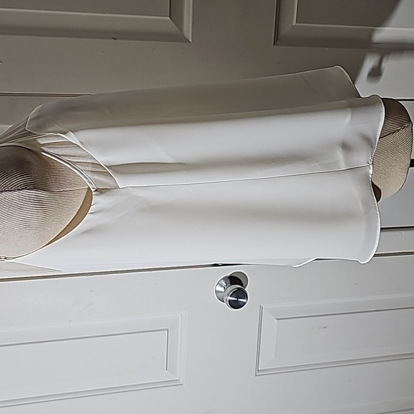 TAHARI, Womens top. Tank style.  White with overlay. Size medium. Adjustable - Picture 5 of 10